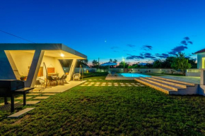 S&I Peaceful Holiday Home With Pool & Jacuzzi